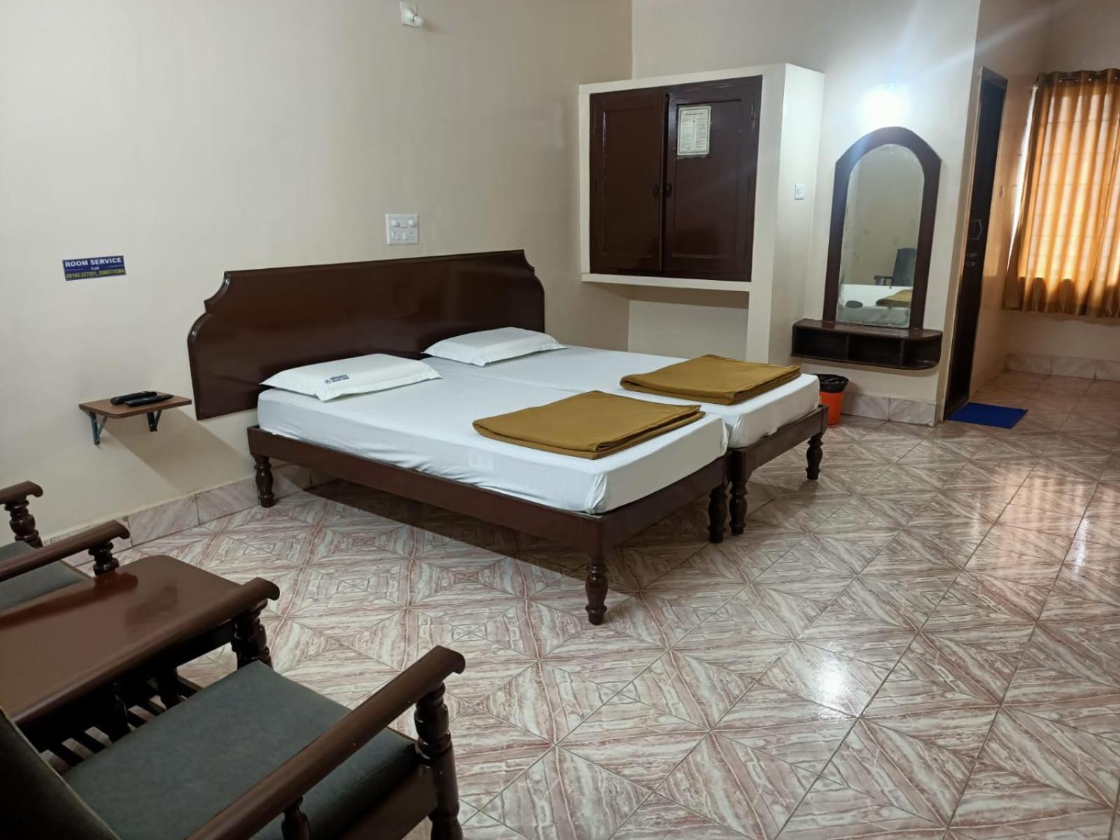 Arihanth Deluxe Lodge Шимога Экстерьер фото