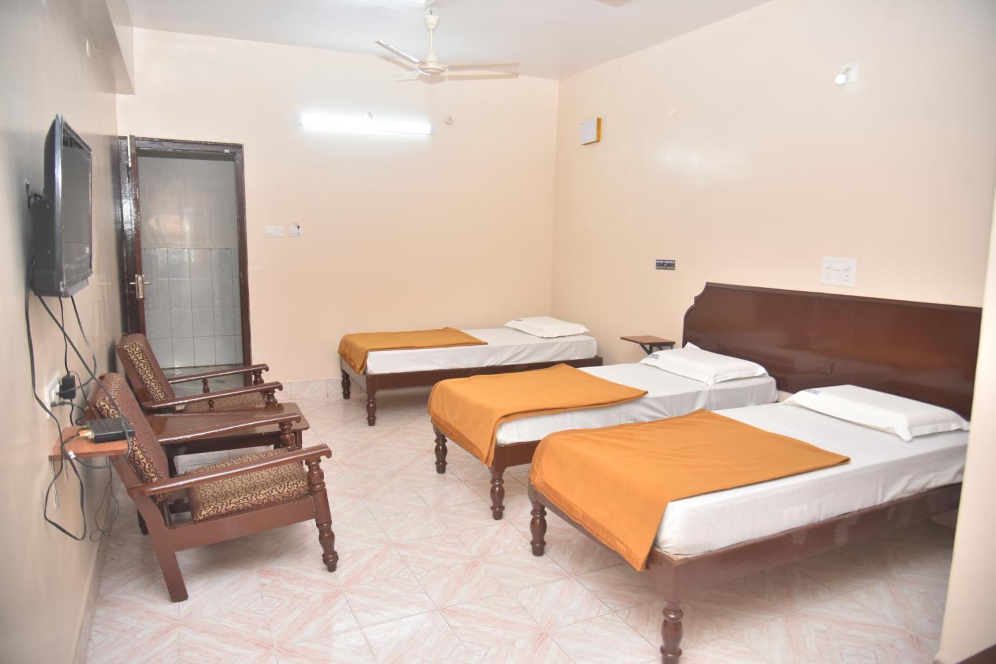 Arihanth Deluxe Lodge Шимога Экстерьер фото