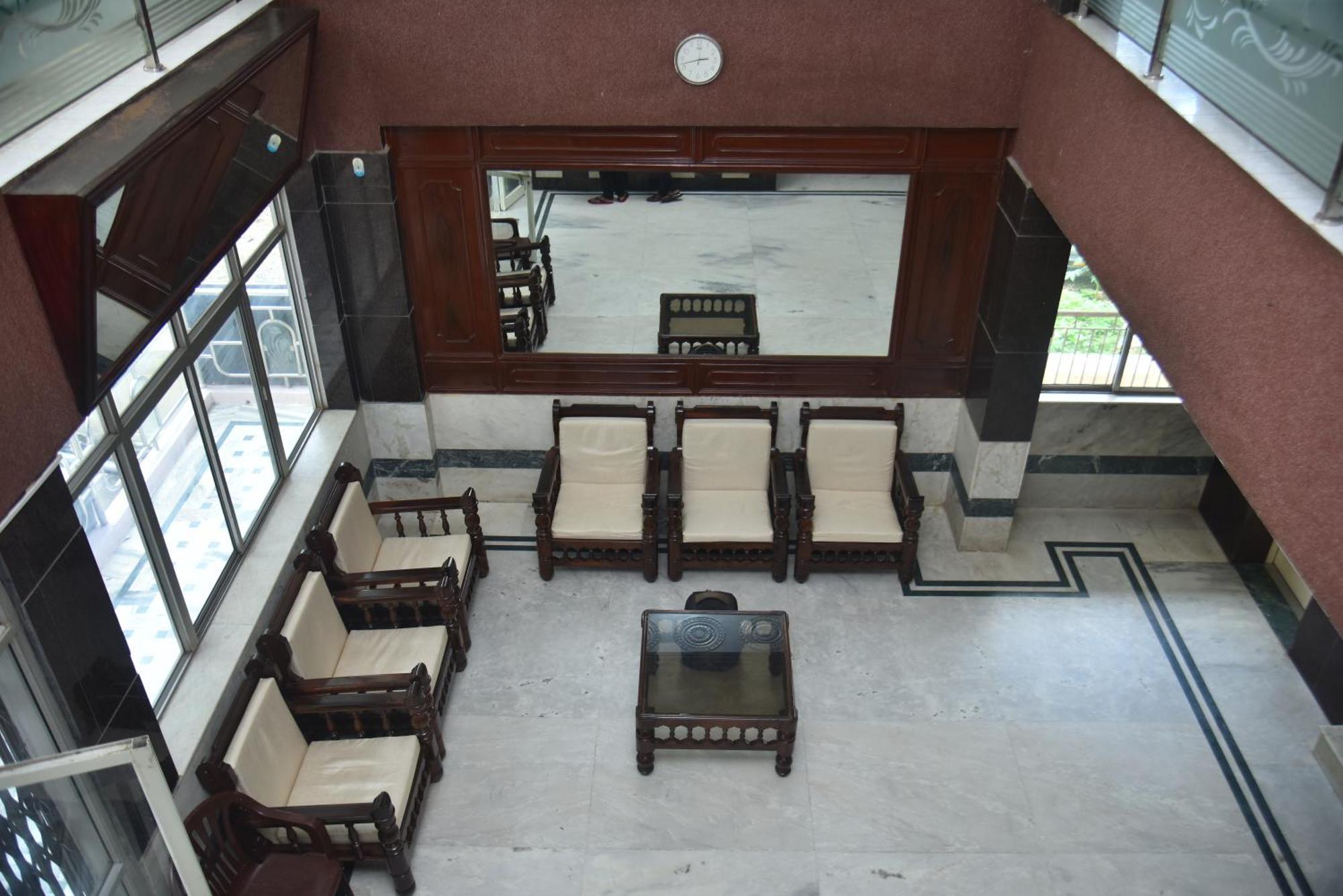 Arihanth Deluxe Lodge Шимога Экстерьер фото